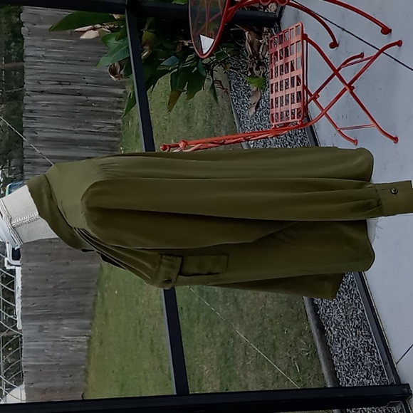 Talbots Petites Olive Green Long Sleeve Button Down Easy Care Blouse Size M - Picture 3 of 12